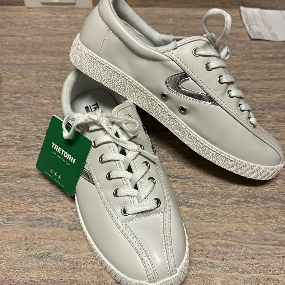 Tretorn leather sneakers NWT! Sz 8 women’s